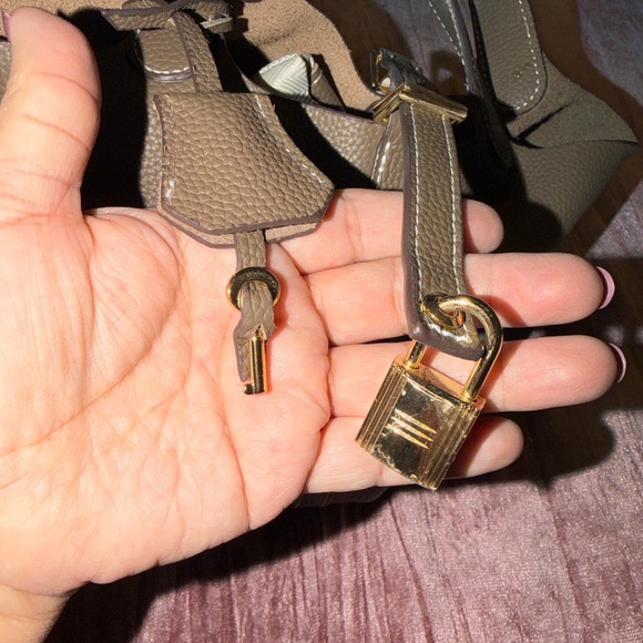 Elegant Brown faux Leather Tote Bag. - Picture 7 of 8